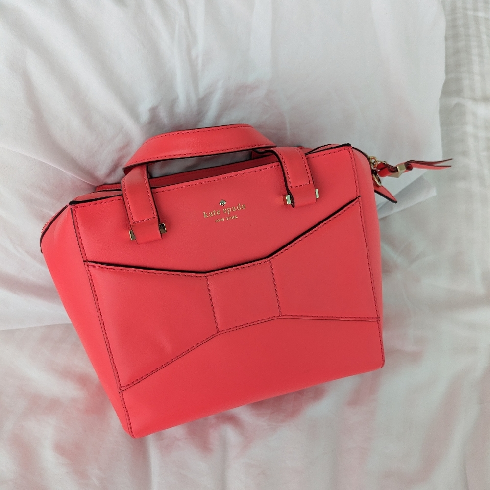 Kate Spade bow tote 🩷🖤 Limited time 60$ 🖤🩷